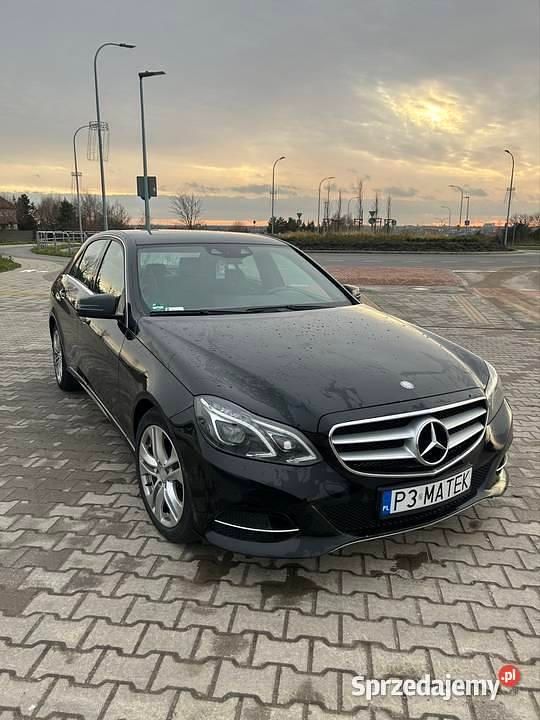 Czarny Używany 2013 Mercedes E350 Sedan/Limuzyna | 100 999 zł (Dość drogi) - Obraz 1/4