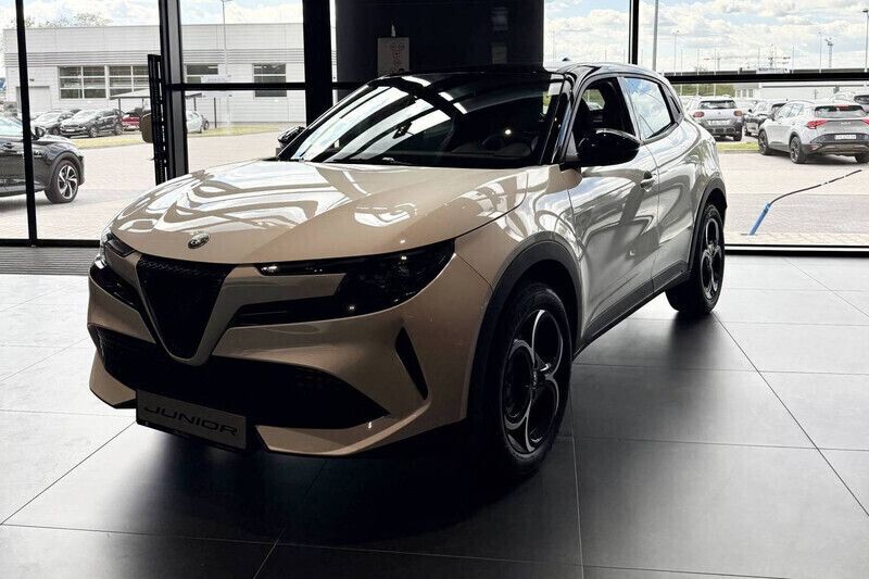 Lakier pastelowy biały z czarnym dachem sempione Nowe 2025 Alfa Romeo Junior SUV | 122 909 zł - Obraz 1/4