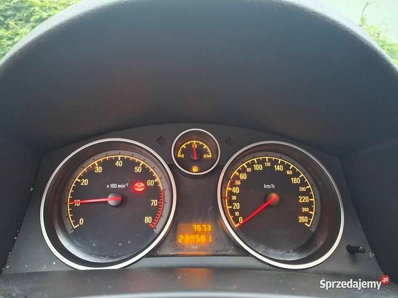 Używany Opel Astra GTC 90 KM (66 kW) 2008 Czarny Hatchback