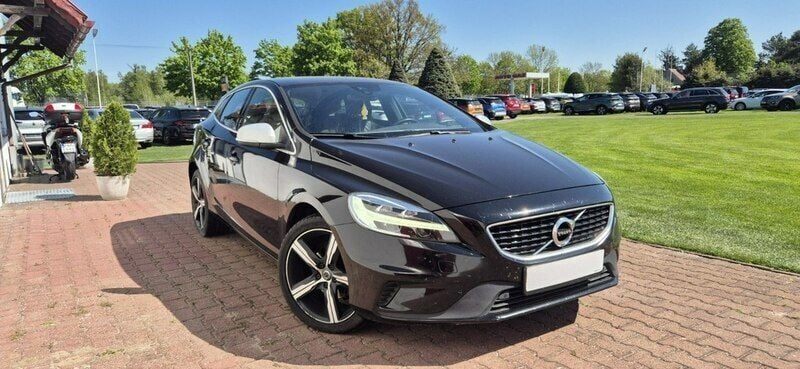 Używany Volvo V40 R-Design 120 KM (88 kW) 2019 Inny Kombi
