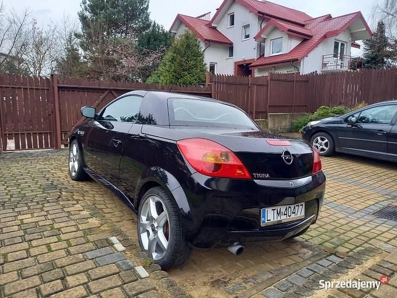 Używany Opel Tigra Edition 2005 Czarny Kabriolet