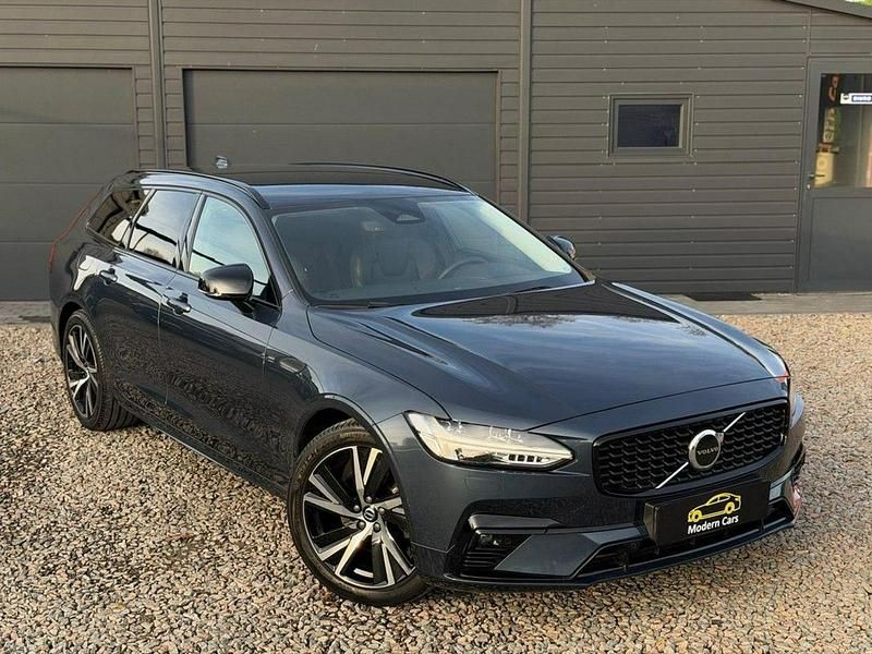 Używany Volvo V90 197 KM (144 kW) 2022 Inny (metalik) Kombi