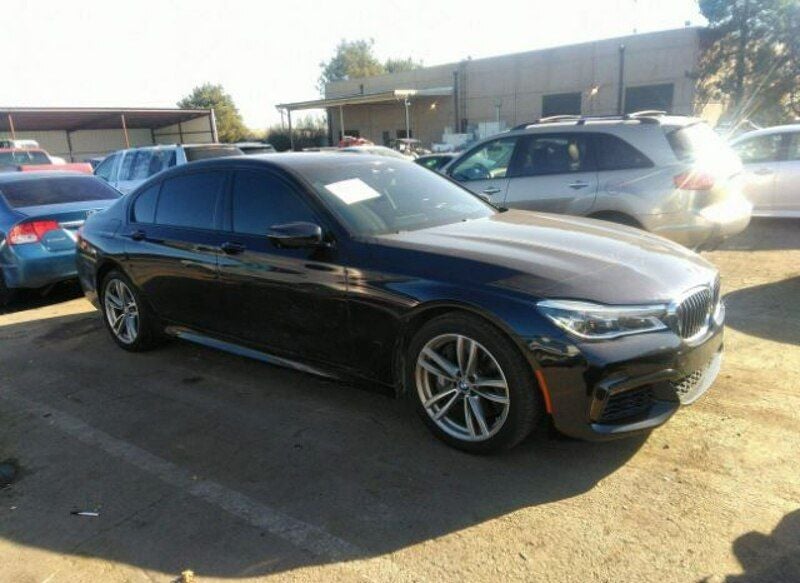 Używany BMW 750 445 KM (327 kW) 2016 Czarny Sedan/Limuzyna