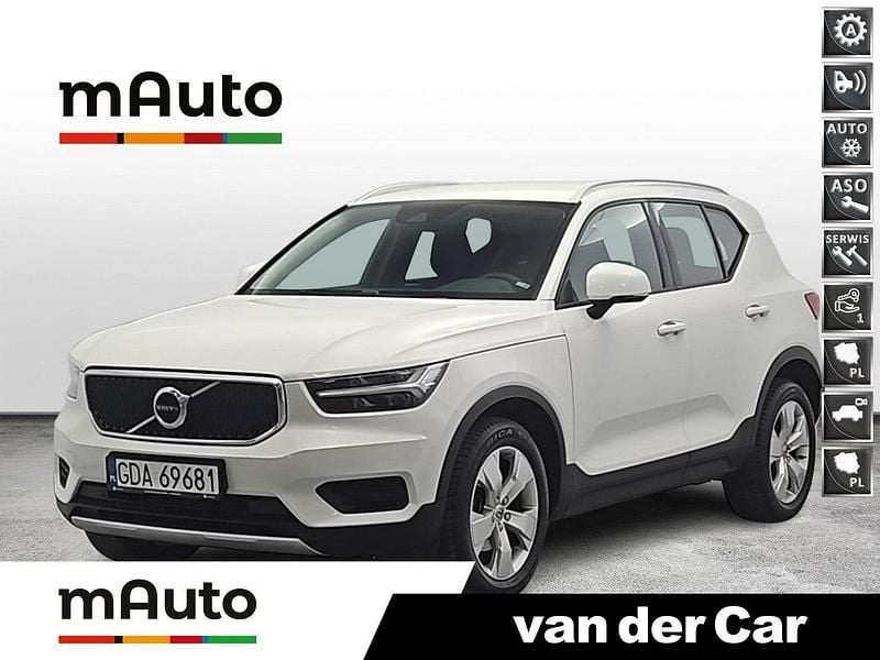 Biały Używany 2022 Volvo XC40 Momentum SUV | 126 900 zł (Uczciwa cena) - Obraz 1/4