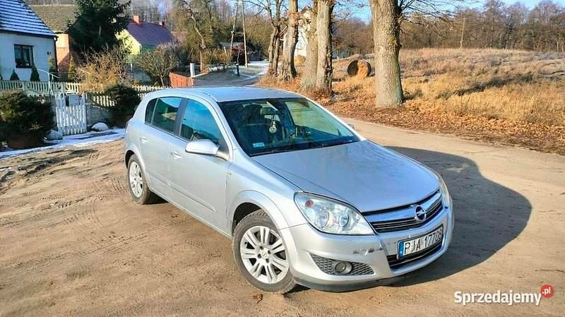 Używany Opel Astra 90 KM (66 kW) 2007 Srebrny Hatchback