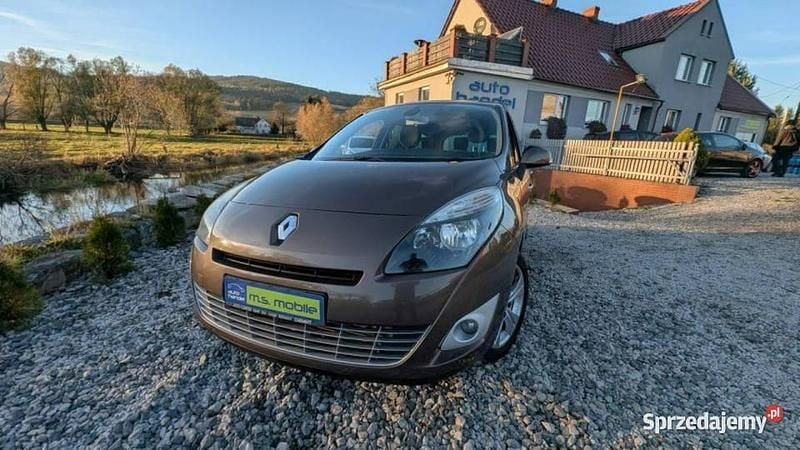 Używany Renault Grand Scénic III 106 KM (77 kW) 2011 Brązowobeżowy Minivan