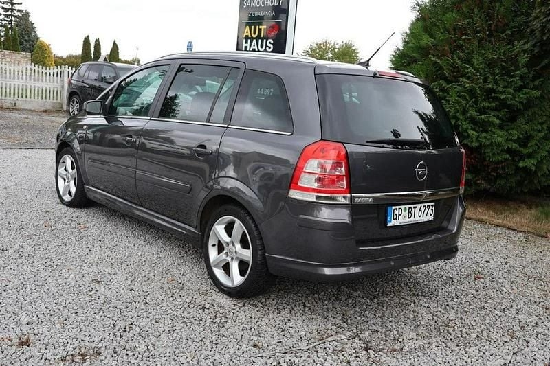 Używany Opel Zafira 140 KM (102 kW) 2009 Szary (metalik) Minivan