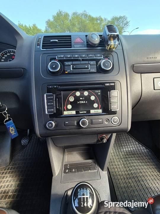 Biały Używany 2011 VW Touran Minivan | 21 800 zł (Uczciwa cena) - Obraz 1/4