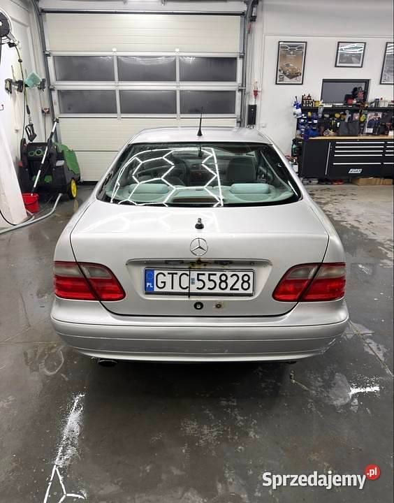 Używany Mercedes CLK200 Elegance 2000 Srebrny Coupe
