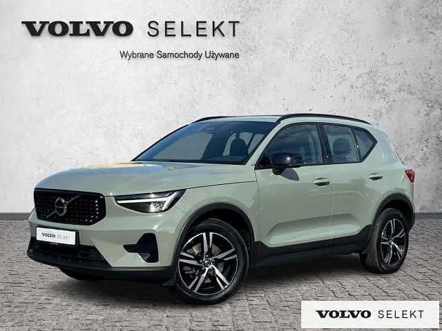 Zielony Używany 2025 Volvo XC40 SUV | 169 900 zł (Uczciwa cena) - Obraz 1/3