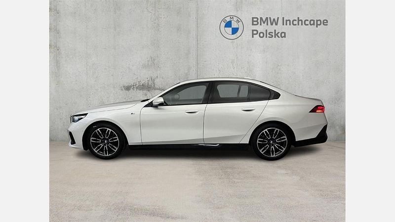 Używany BMW 520 Comfort Edition 190 KM (139 kW) 2024 Biel mineralna metalizowany Sedan/Limuzyna
