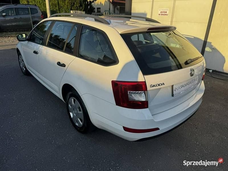 Używany Skoda Octavia 105 KM (77 kW) 2014 Biały Kombi