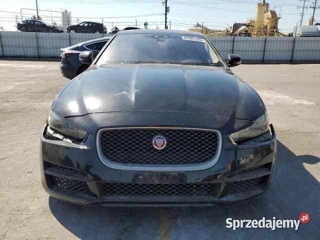 Używany Jaguar XE 2018 Czarny Sedan/Limuzyna