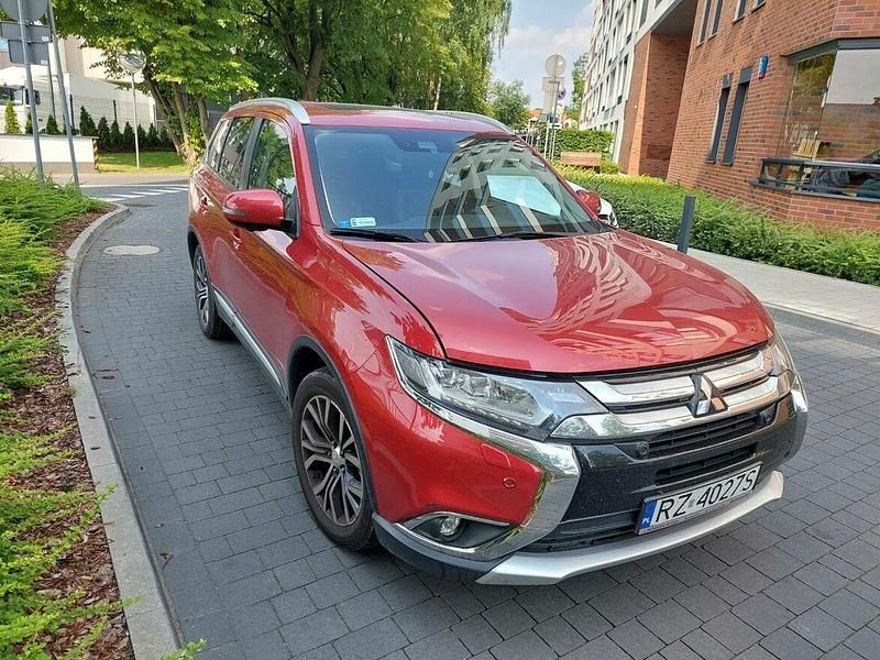 Czerwony Używany 2017 Mitsubishi Outlander SUV | 83 000 zł (Dość drogi) - Obraz 1/4