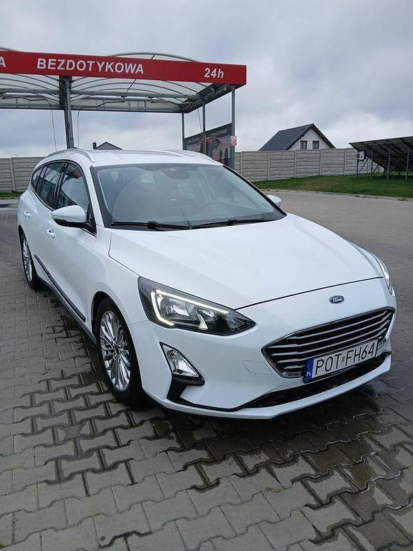 Biały Używany 2019 Ford Focus Kombi | 35 900 zł (Uczciwa cena) - Obraz 1/4