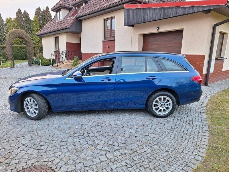 Używany Mercedes C200 136 KM (100 kW) 2018 Niebieski ciemny Sedan/Limuzyna