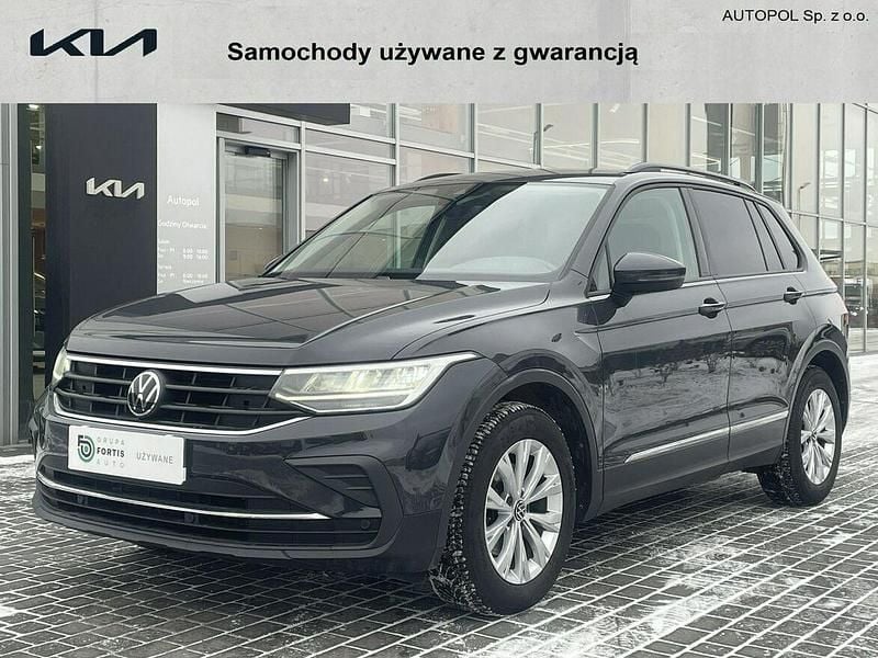 Czarny Używany 2022 VW Tiguan Life SUV | 89 900 zł (Uczciwa cena) - Obraz 1/4