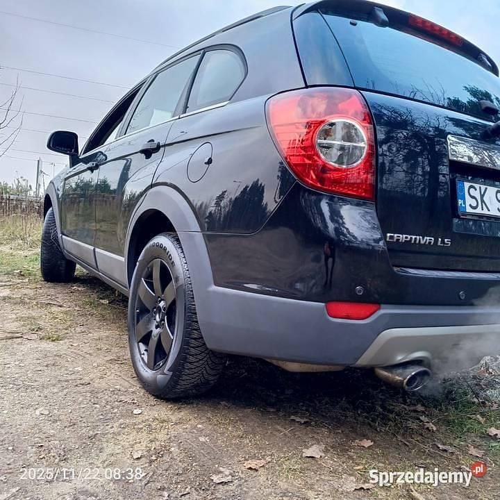 Czarny Używany 2010 Chevrolet Captiva LS SUV | 14 900 zł (Super Cena) - Obraz 1/4