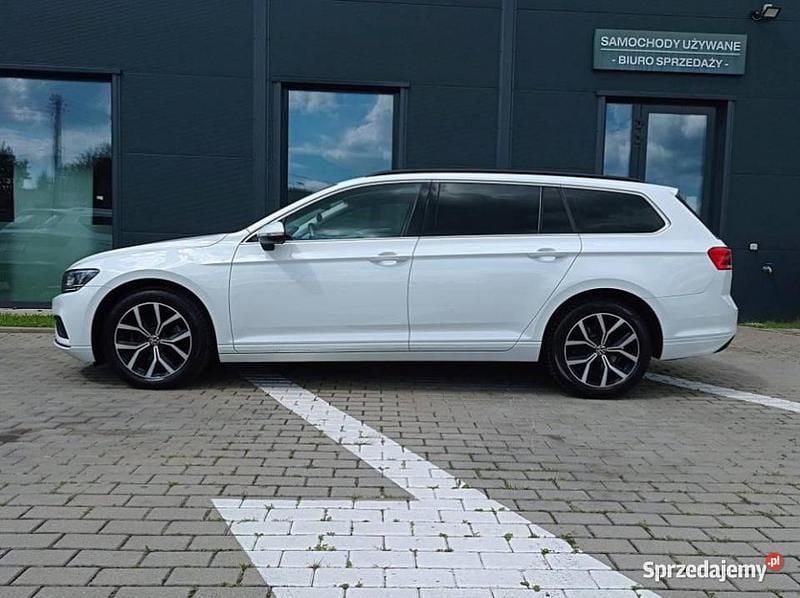 Używany 2022 VW Passat | 104 900 zł (Dość drogi) - Obraz 1/4