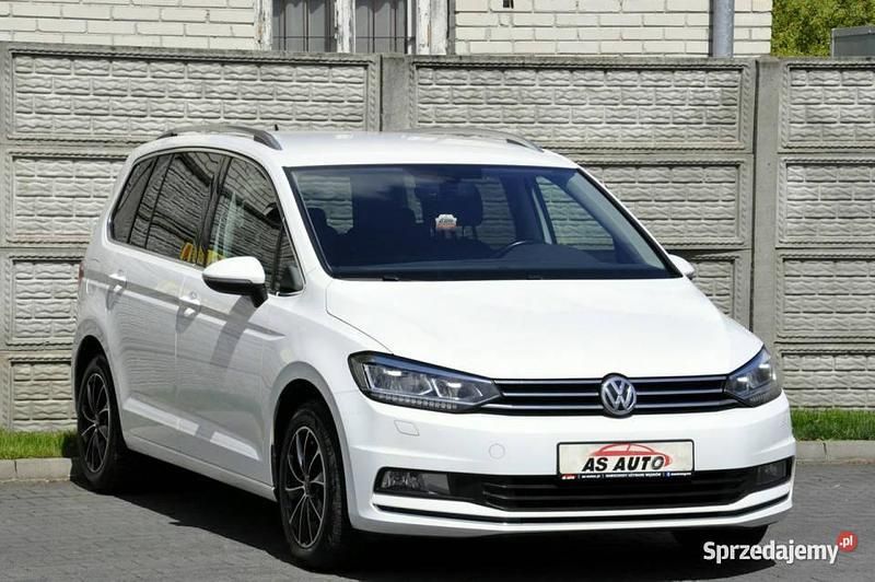 Biały Używany 2016 VW Touran Highline Minivan | 43 900 zł (Uczciwa cena) - Obraz 1/4