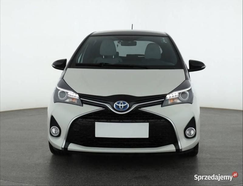 Biały Używany 2016 Toyota Yaris Hybrid Hatchback | 45 999 zł (Uczciwa cena) - Obraz 1/4