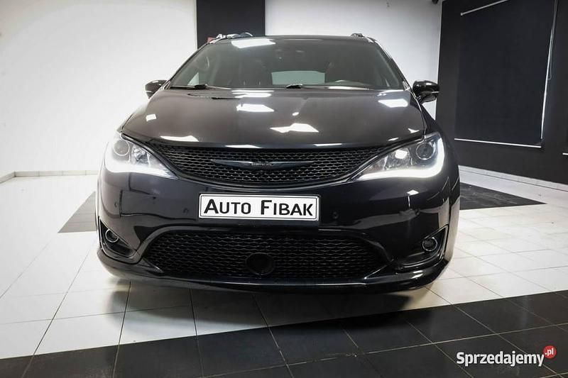 Używany Chrysler Pacifica Limited 291 KM (214 kW) 2019 Czarny Sedan/Limuzyna