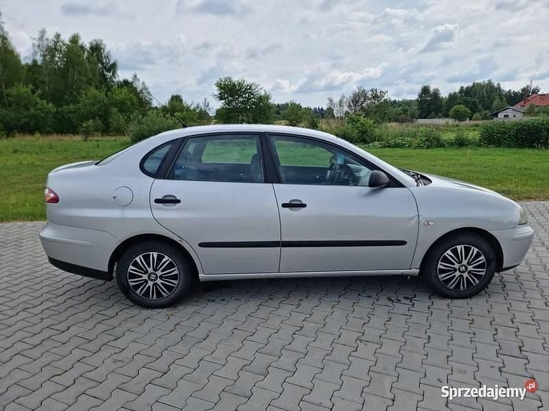 Srebrny Używany 2005 Seat Cordoba Sedan/Limuzyna | 3700 zł (Uczciwa cena) - Obraz 1/4