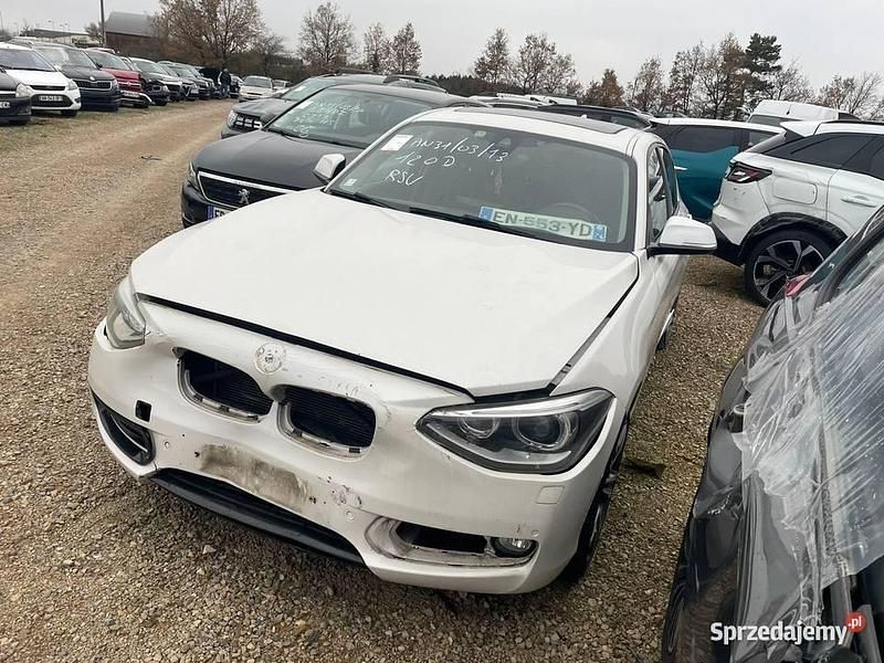 Biały Używany 2013 BMW 120 Sport Line Hatchback | 28 900 zł - Obraz 1/4