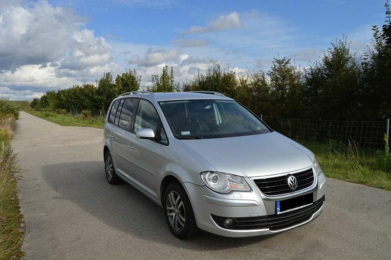 Srebrny Używany 2007 VW Touran Minivan | 14 500 zł - Obraz 1/4