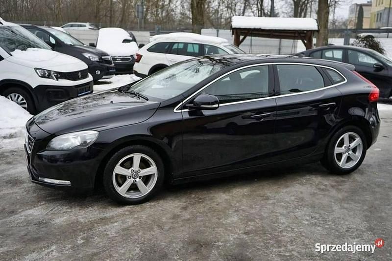 Używany Volvo V40 115 KM (84 kW) 2013 Czarny Sedan/Limuzyna