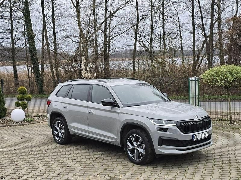Szary (metalik) Używany 2022 Skoda Kodiaq SportLine SUV | 117 900 zł (Drogi) - Obraz 1/4