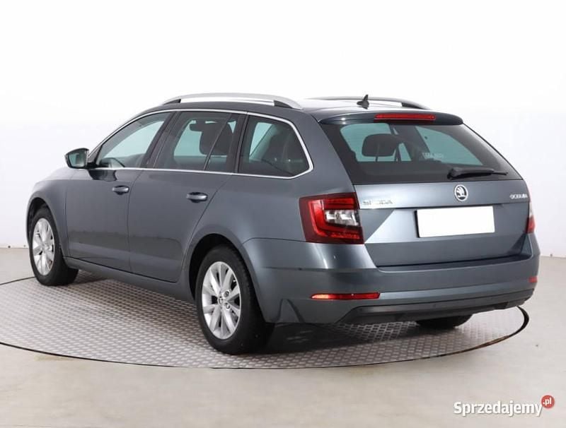Używany Skoda Octavia 2018 Szary Kombi