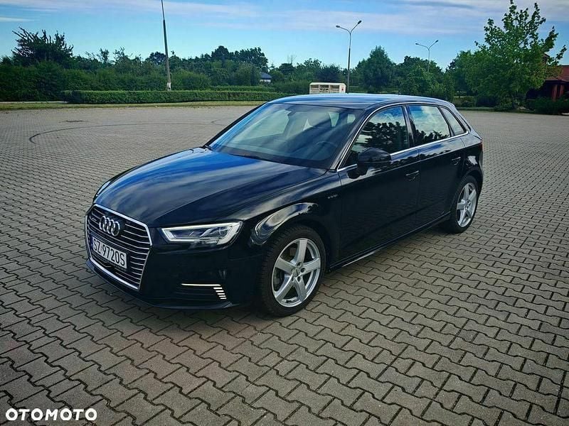 Używany Audi A3 Sportback 2018 Czarny Hatchback