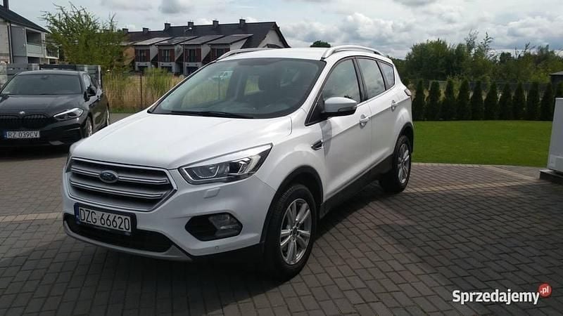 Biały Używany 2018 Ford Kuga SUV | 65 000 zł (Uczciwa cena) - Obraz 1/4