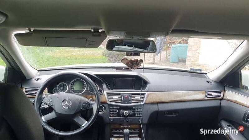Używany Mercedes E200 2010