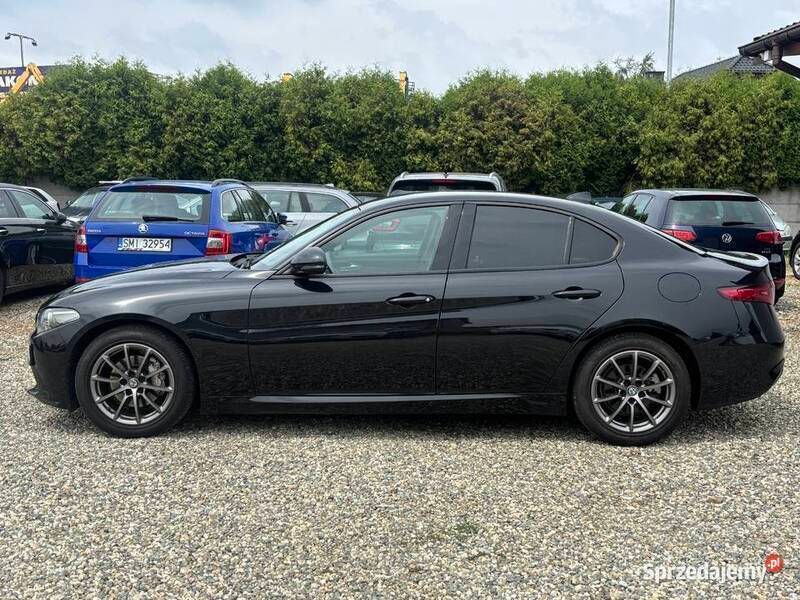 Czarny Używany 2019 Alfa Romeo Giulia Sedan/Limuzyna | 86 990 zł (Uczciwa cena) - Obraz 1/4