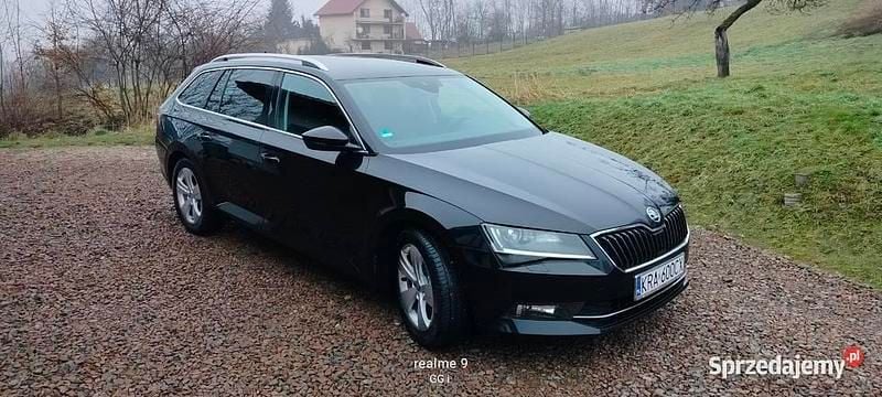Czarny Używany 2016 Skoda Superb Style Kombi | 61 499 zł (Uczciwa cena) - Obraz 1/4
