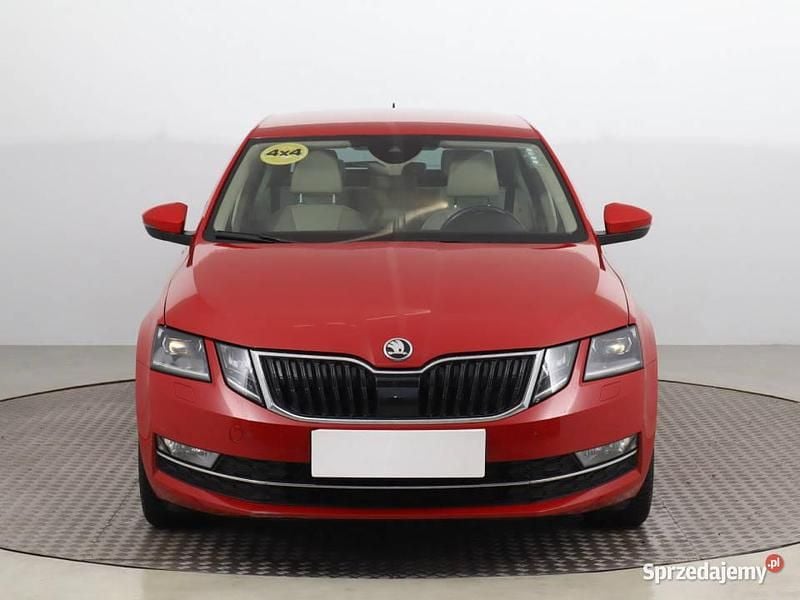 Czerwony Używany 2019 Skoda Octavia Hatchback | 64 999 zł (Super Cena) - Obraz 1/4