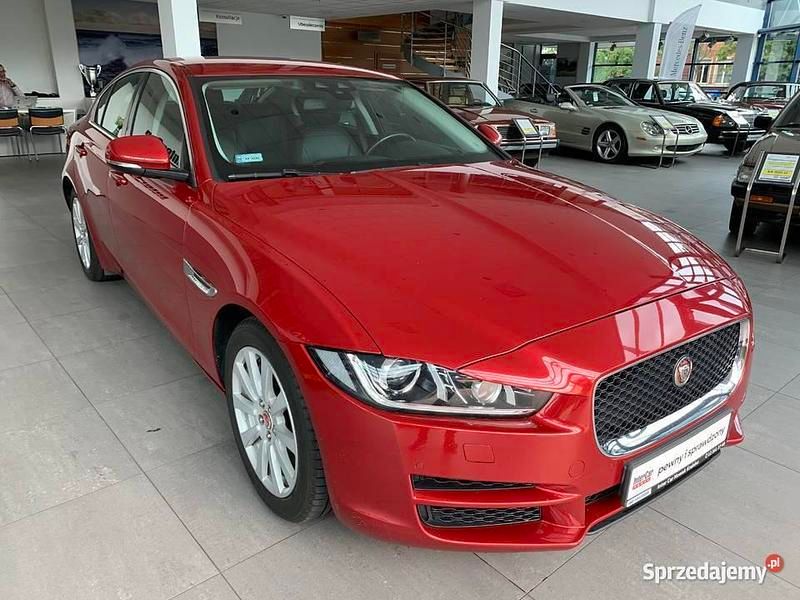 Używany 2016 Jaguar XE Prestige Sedan/Limuzyna | 75 900 zł (Uczciwa cena) - Obraz 1/4