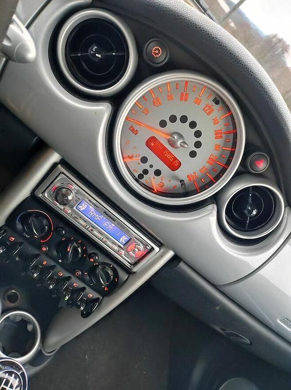 Inny kolor Używany 2003 Mini ONE Hatchback | 6800 zł (Dość drogi) - Obraz 1/4