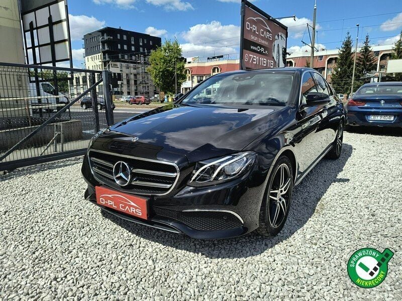 Czarny Używany 2018 Mercedes E220 Sedan/Limuzyna | 147 900 zł (Uczciwa cena) - Obraz 1/4