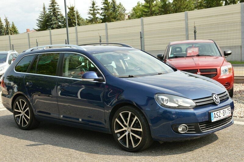 Niebieski ciemny Używany 2011 VW Golf VI Exclusive Kombi | 14 950 zł (Uczciwa cena) - Obraz 1/4