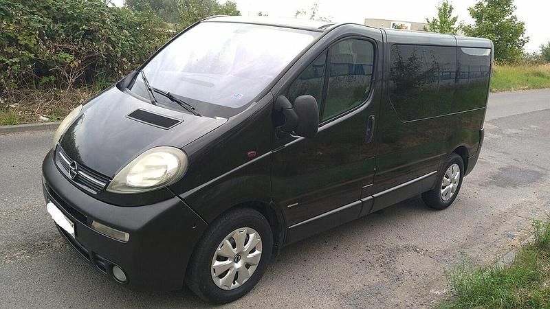 Czarny Używany 2005 Opel Vivaro Van | 12 900 zł (Dobra cena) - Obraz 1/4