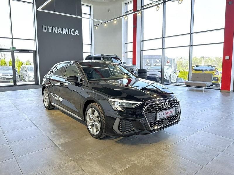 Czarny (metalik) Używany 2023 Audi A3 Hatchback | 128 700 zł - Obraz 1/3