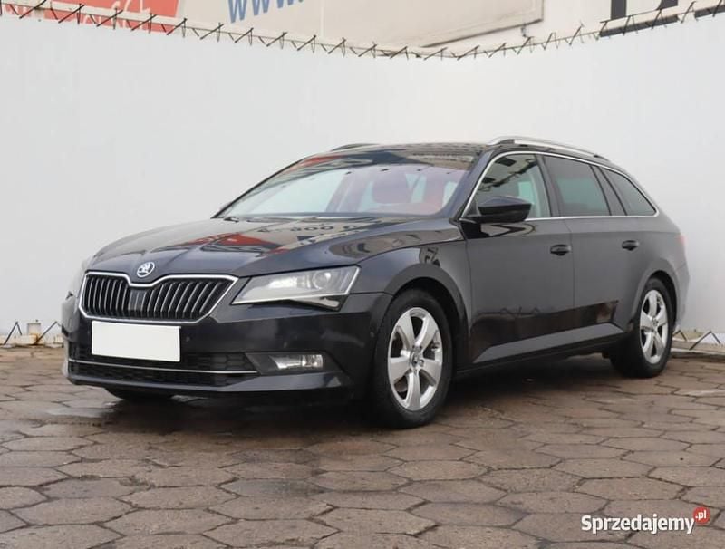 Używany Skoda Superb 120 KM (88 kW) 2017 Czarny Kombi