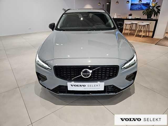 Używany Volvo V60 197 KM (144 kW) 2025 Szary Kombi