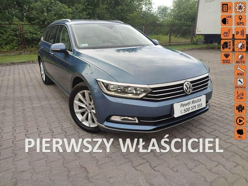 Niebieski (metalik) Używany 2018 VW Passat Kombi | 74 900 zł (Uczciwa cena) - Obraz 1/4