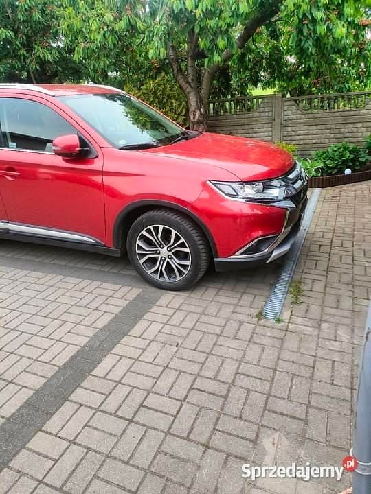 Używany Mitsubishi Outlander 150 KM (110 kW) 2016 Czerwony SUV