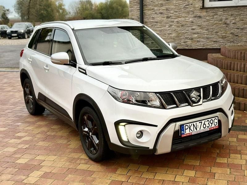 Biały Używany 2017 Suzuki Vitara SUV | 53 900 zł (Uczciwa cena) - Obraz 1/4
