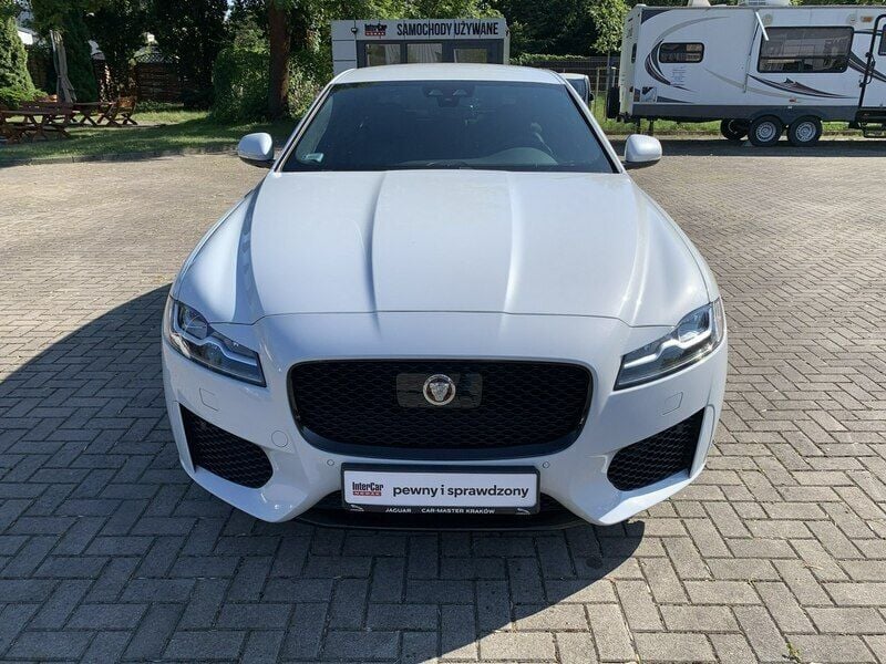 Używany Jaguar XF 300 KM (220 kW) 2019 Biały (metalik) Sedan/Limuzyna